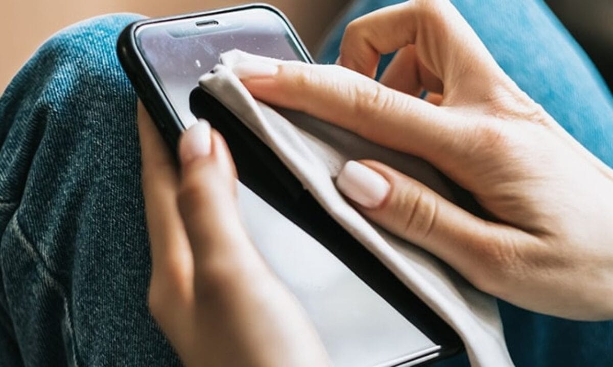 چرا شیشه دوربین گوشی می‌شکند؟