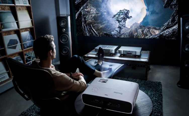 چرا ویدئو پروژکتور جای تلویزیون را در بسیاری از خانه‌ها گرفته است؟