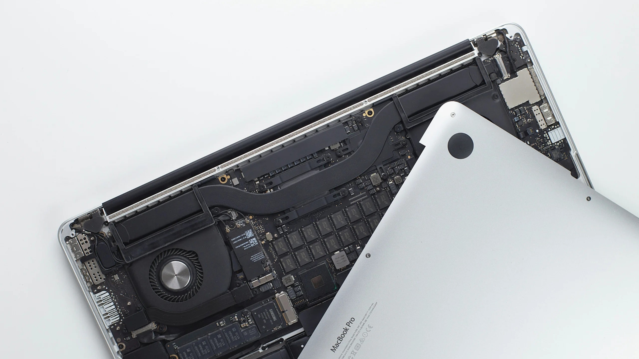 آیا گارانتی معتبر لپ تاپ در ایران وجود دارد؟ رمزگشایی از دنیای خدمات پس از فروش