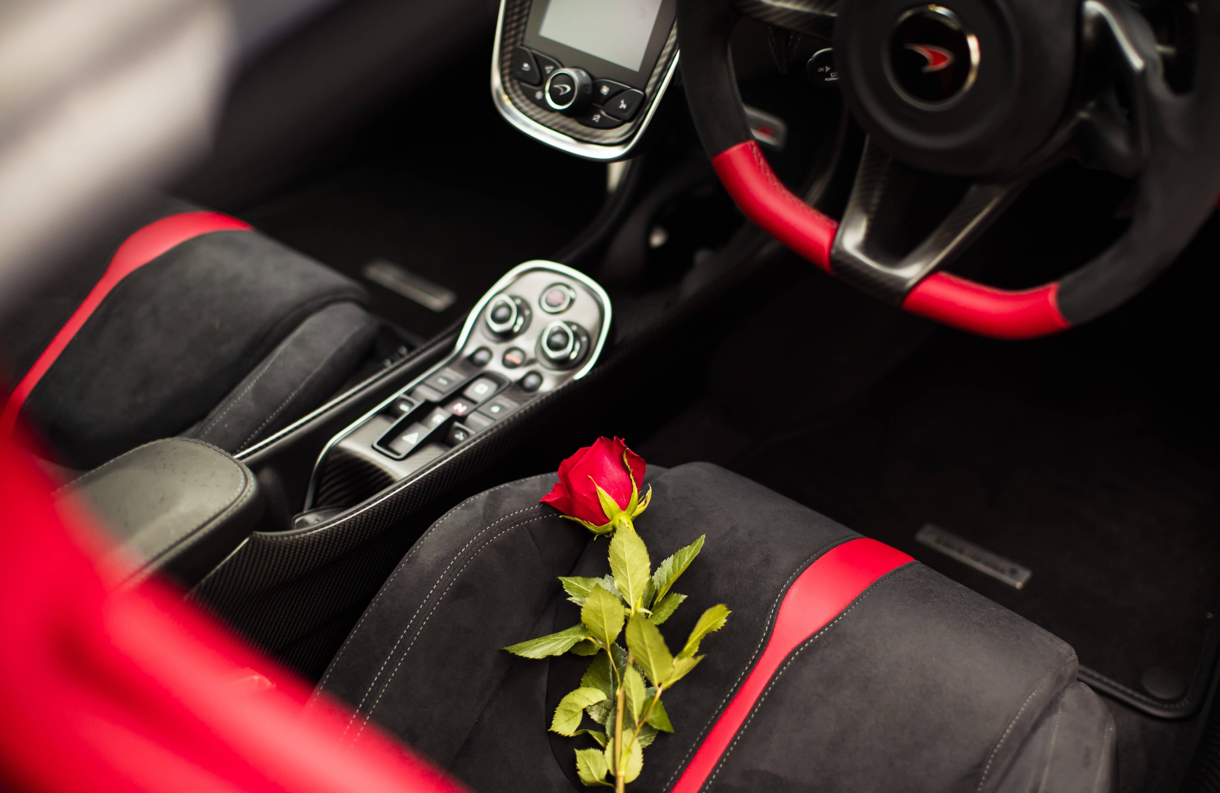 کادو ولنتاین برای پسر ماشین باز: هدیه‌های خاص و هیجان‌انگیز